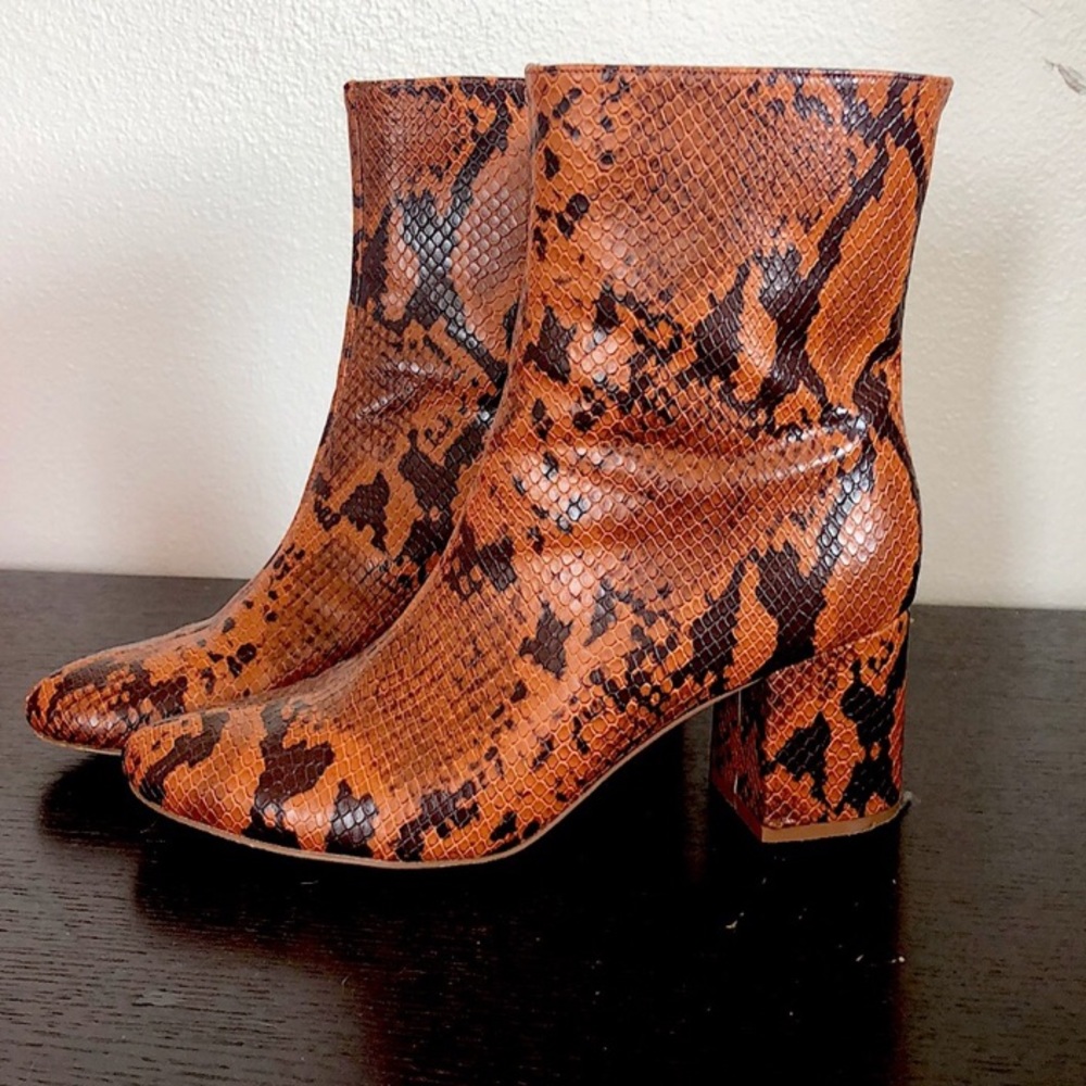 Urban outfitters faux snakeskin boots sz 7